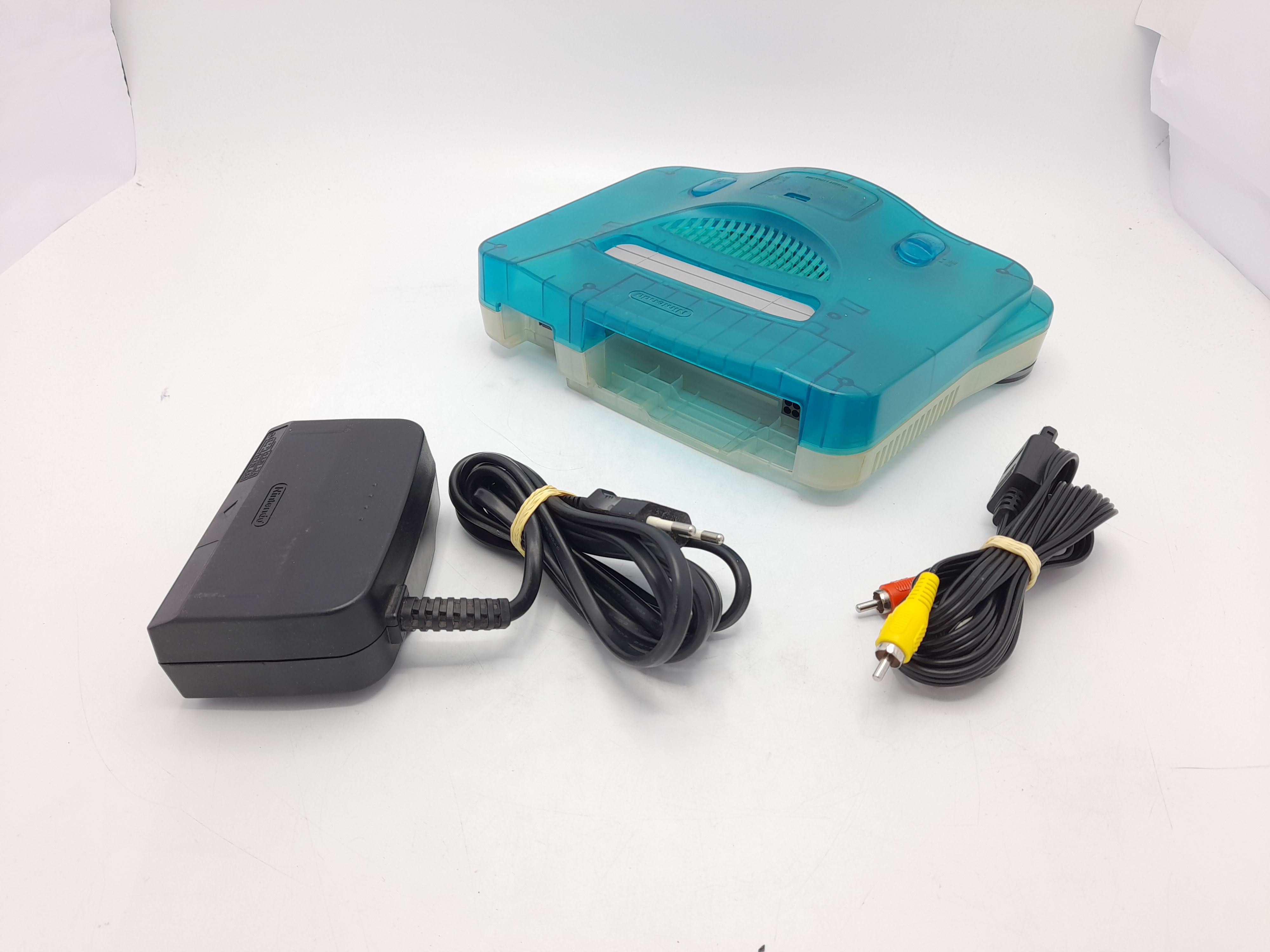 Foto van Nintendo 64 Clear Blue & Controller