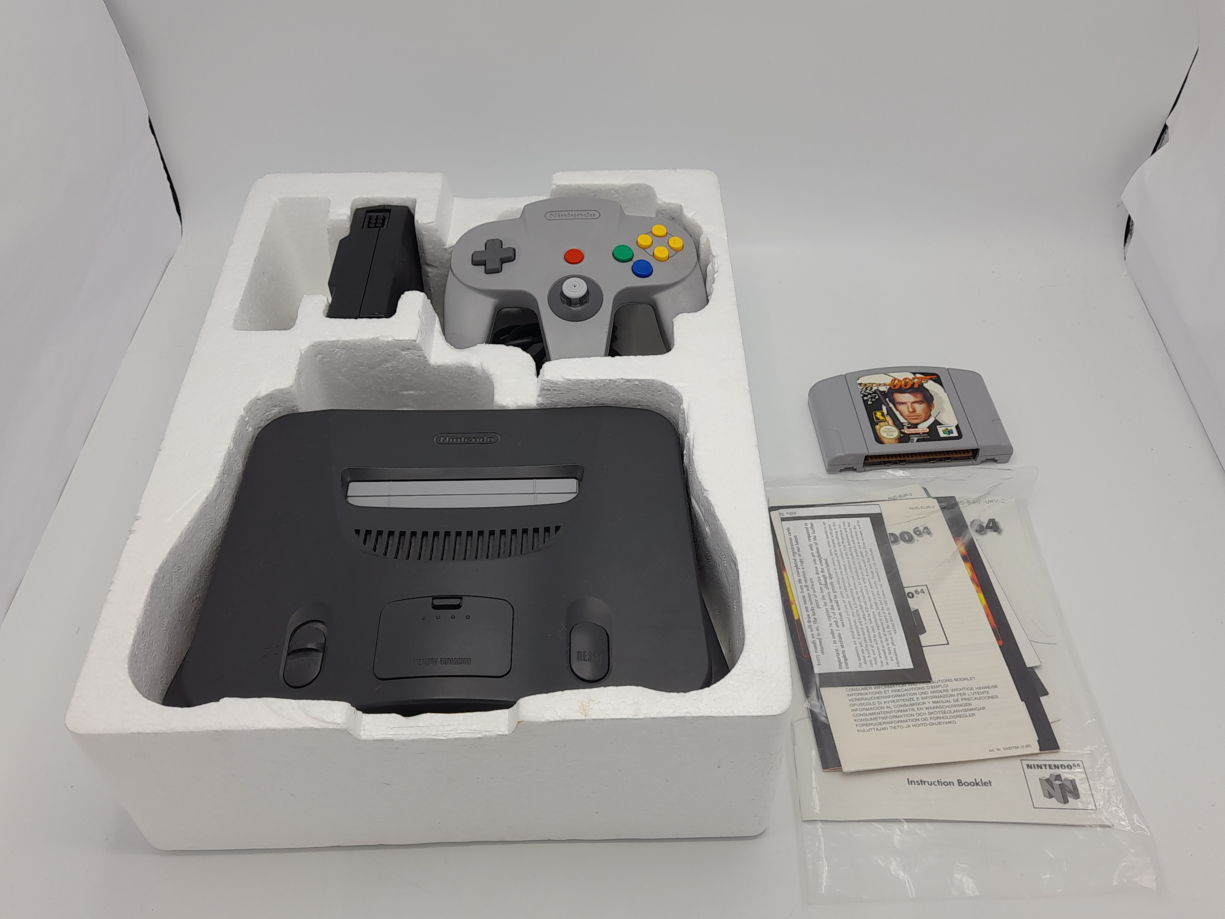 Foto van Nintendo 64 GoldenEye Pak in Doos