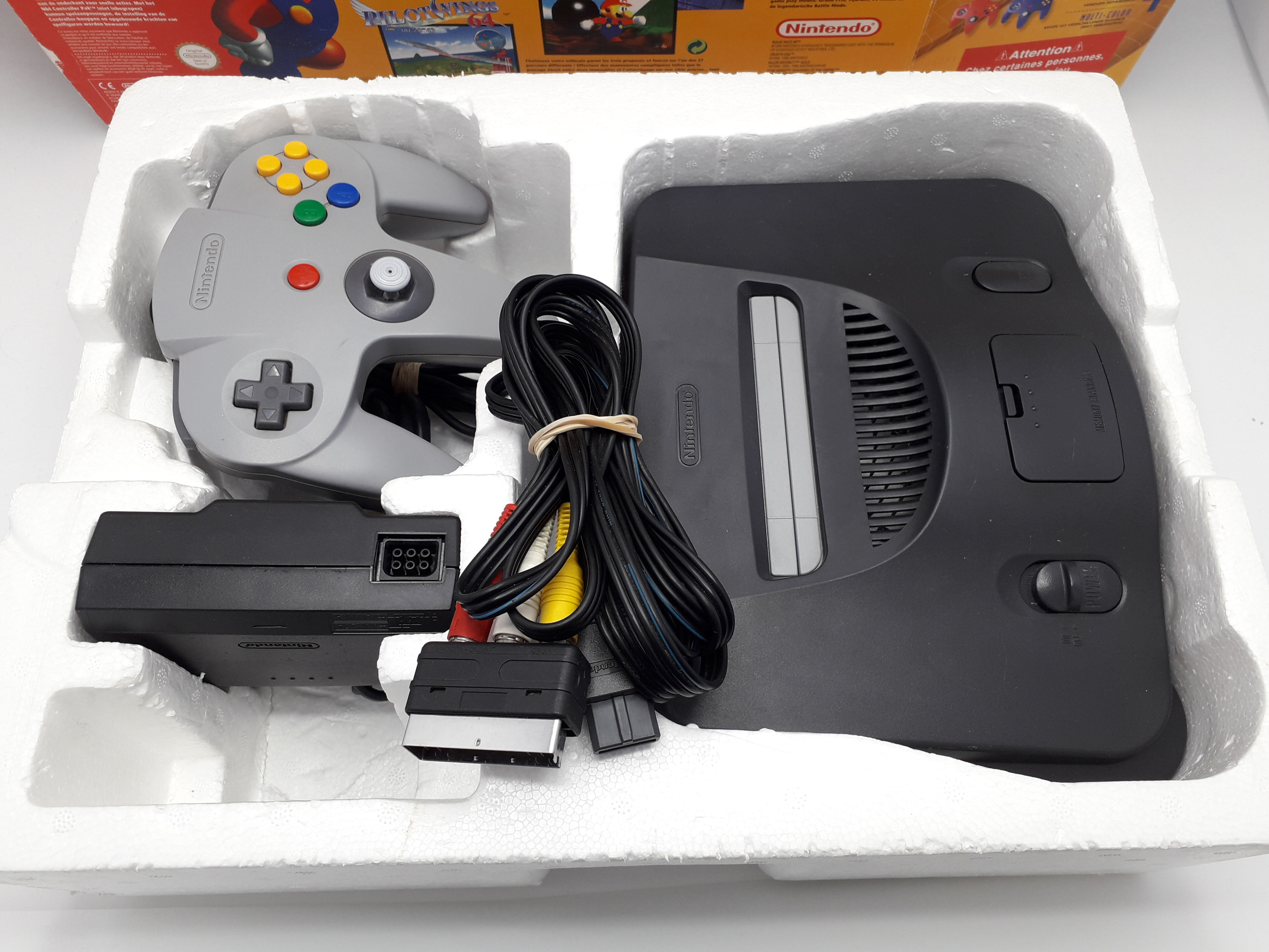 Foto van Nintendo 64 in Doos